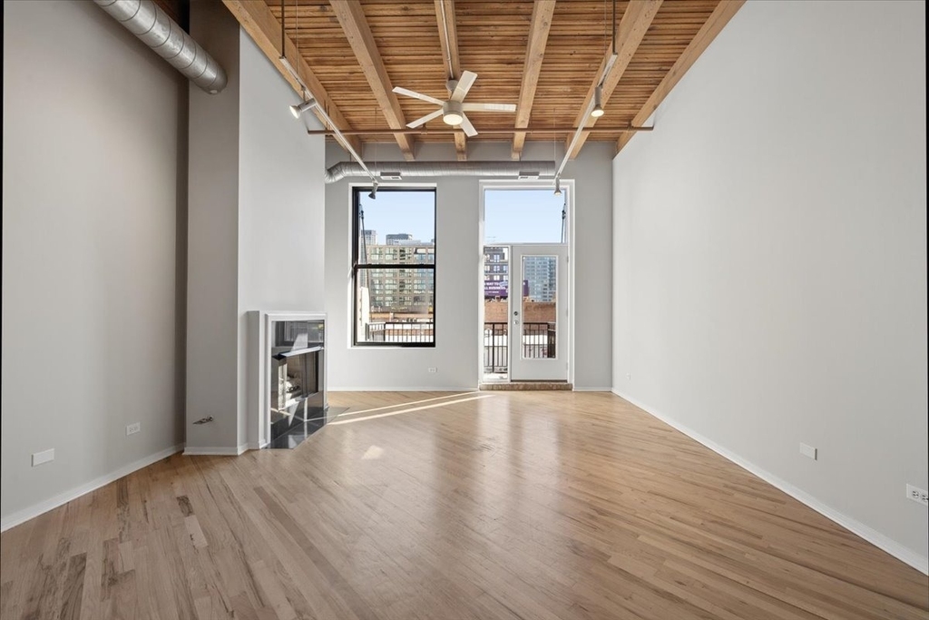 616 W Fulton Street - Photo 4
