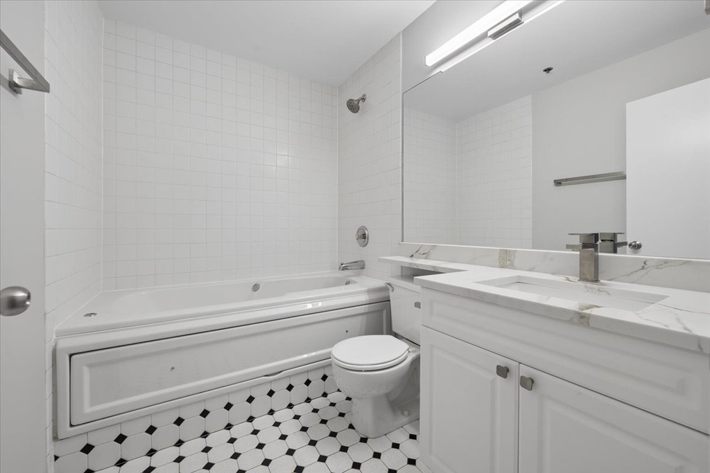 616 W Fulton Street - Photo 16
