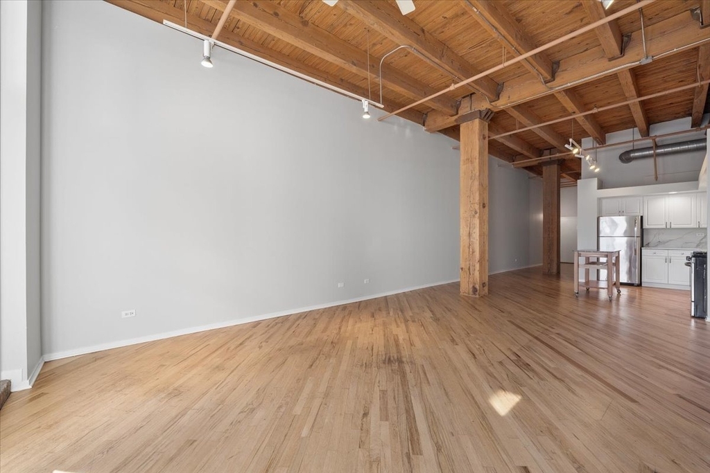 616 W Fulton Street - Photo 5