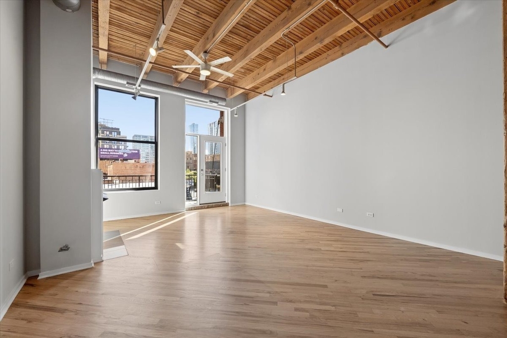 616 W Fulton Street - Photo 2
