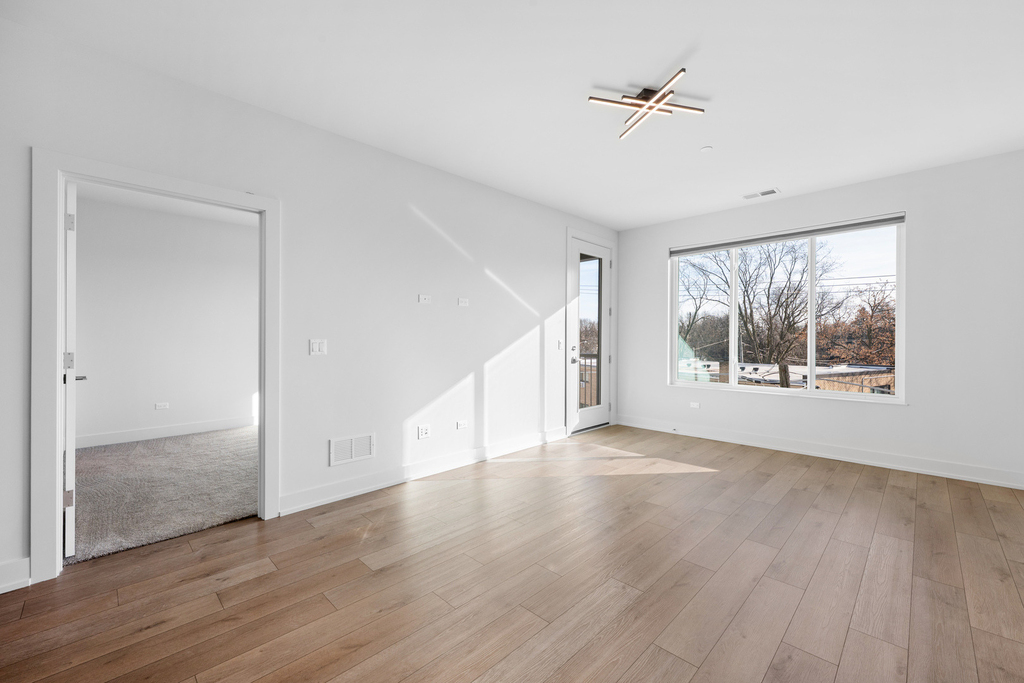 27 W Park Boulevard - Photo 2