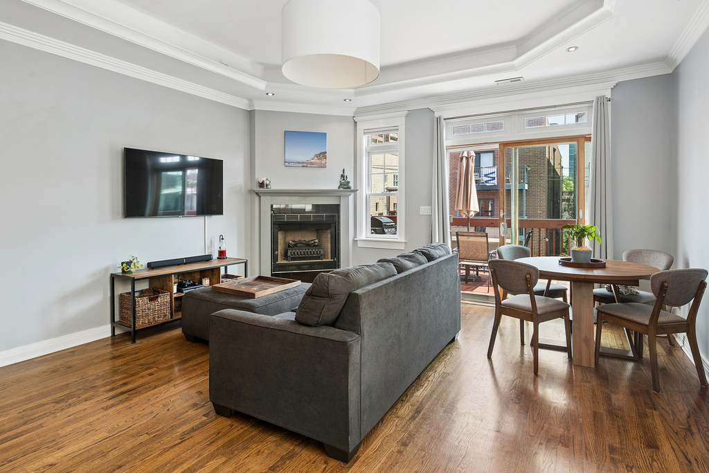 3755 N Wilton Avenue - Photo 2