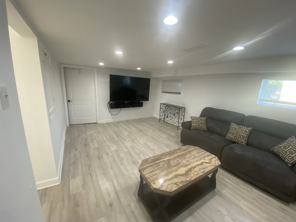 9105 Oleander Avenue - Photo 20