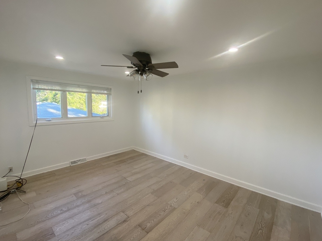 9105 Oleander Avenue - Photo 8