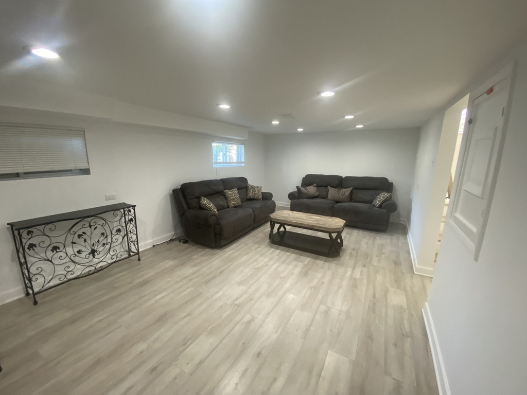9105 Oleander Avenue - Photo 21
