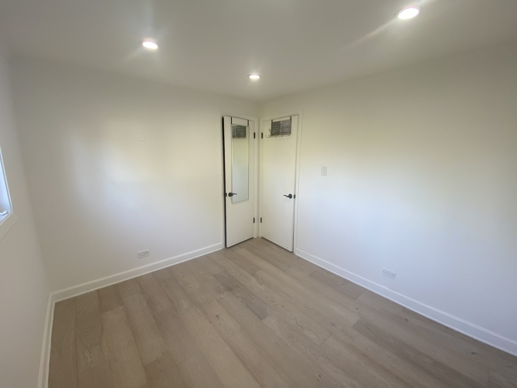 9105 Oleander Avenue - Photo 14
