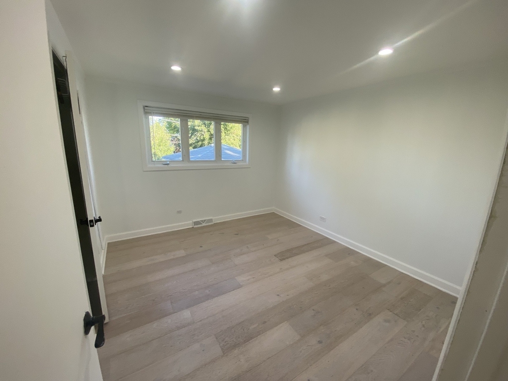 9105 Oleander Avenue - Photo 11