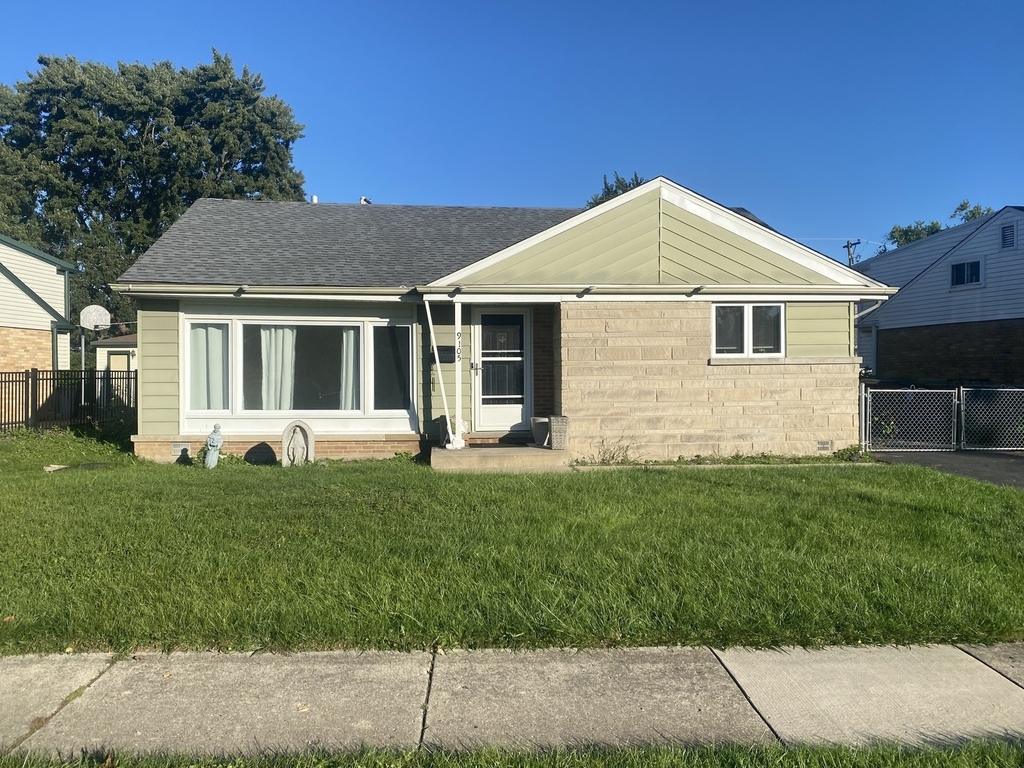 9105 Oleander Avenue - Photo 0
