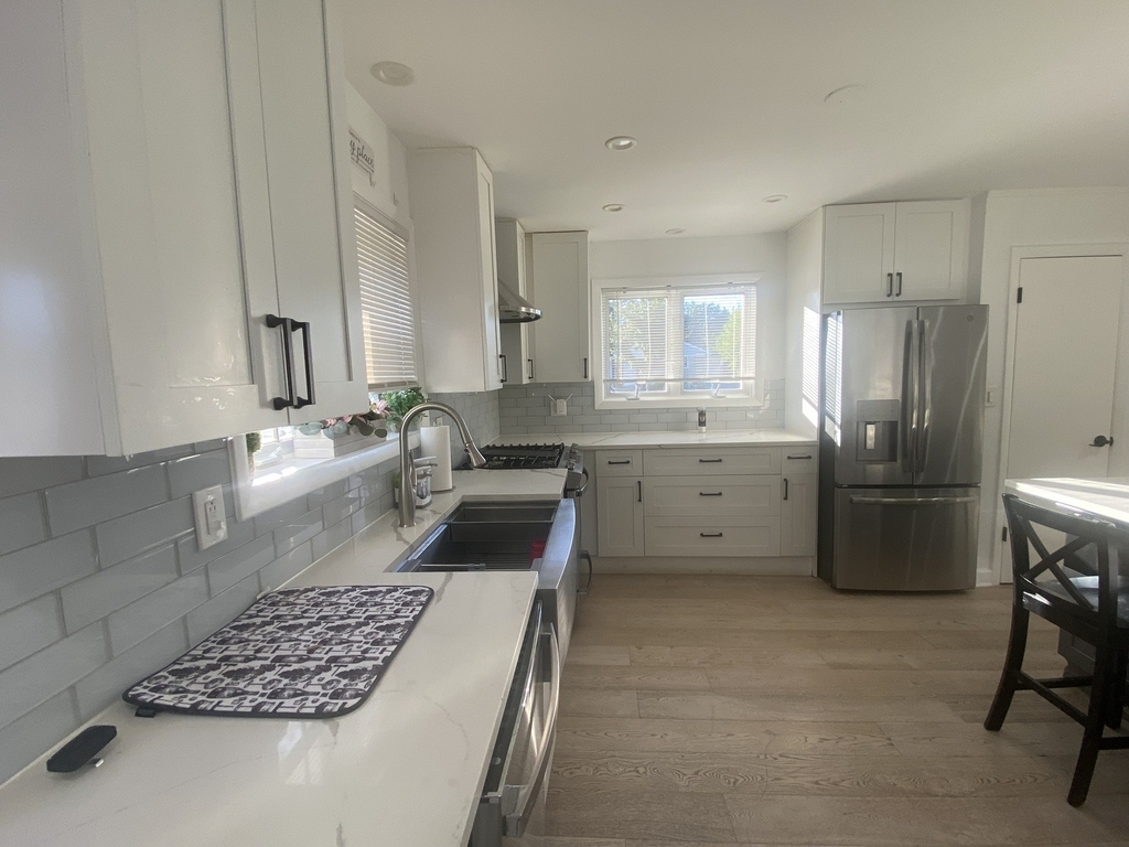 9105 Oleander Avenue - Photo 6
