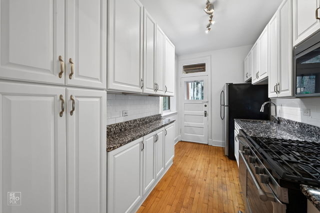 731 W Bittersweet Place - Photo 3