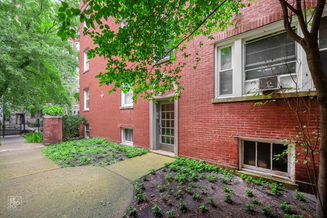 731 W Bittersweet Place - Photo 2