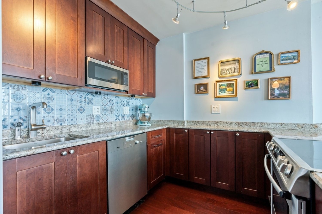 1660 N Lasalle Street - Photo 3