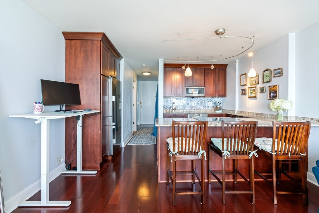 1660 N Lasalle Street - Photo 2