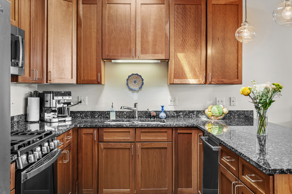 1109 W Belmont Avenue - Photo 9