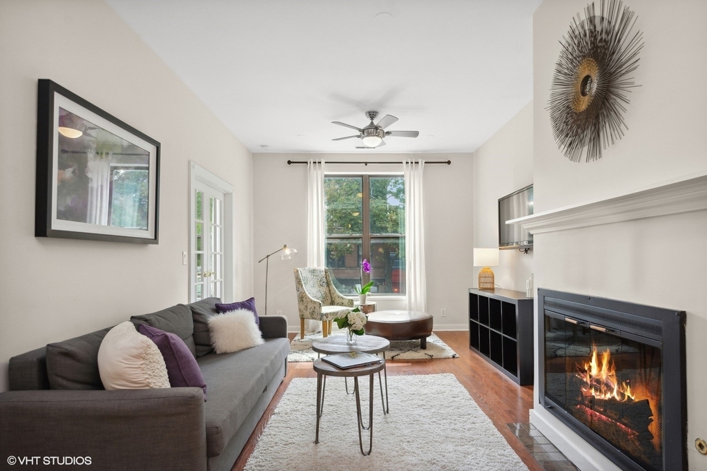 2008 W Roscoe Street - Photo 1