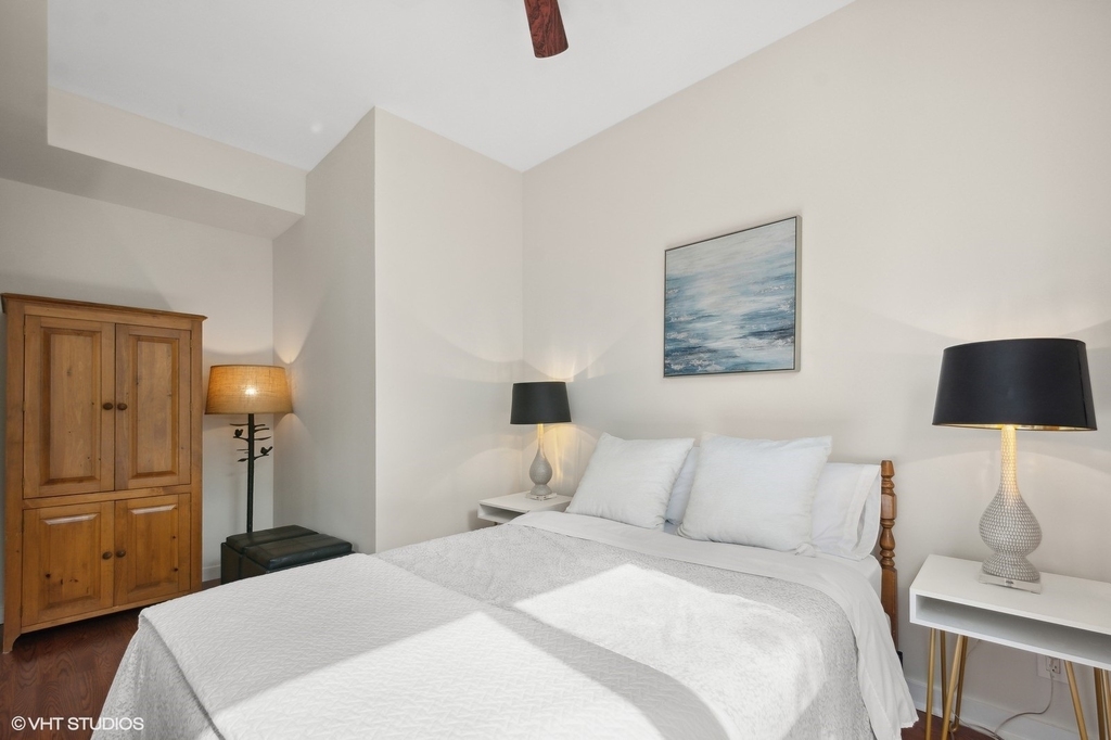 2008 W Roscoe Street - Photo 9