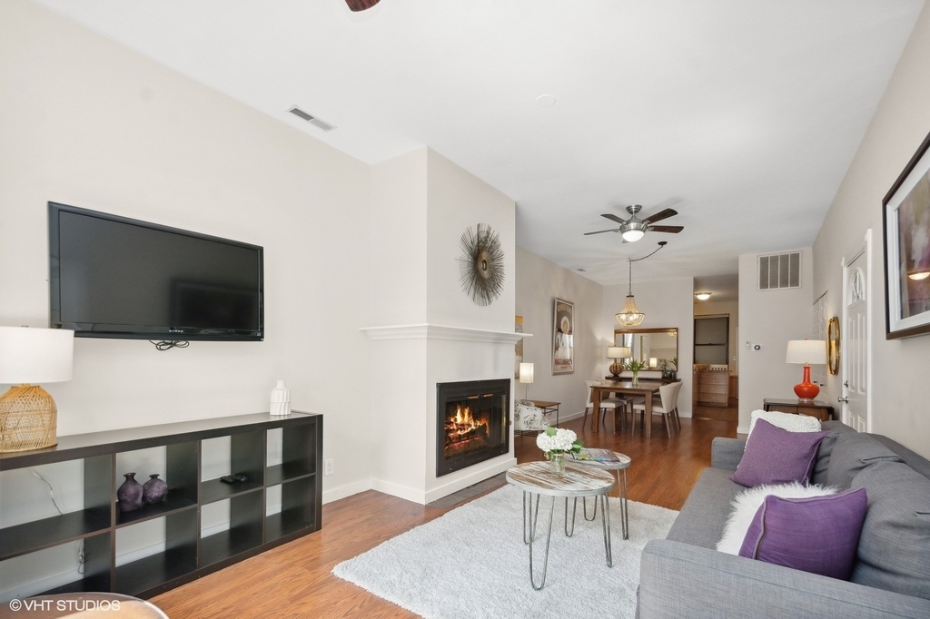 2008 W Roscoe Street - Photo 2