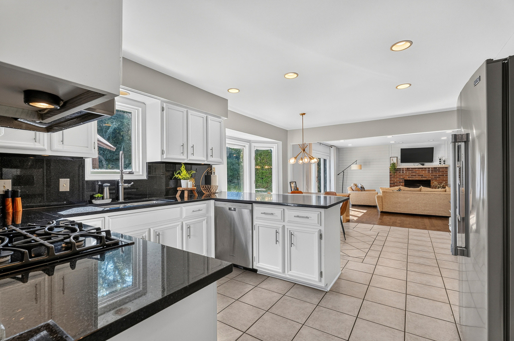 10521 Grandview Drive - Photo 11