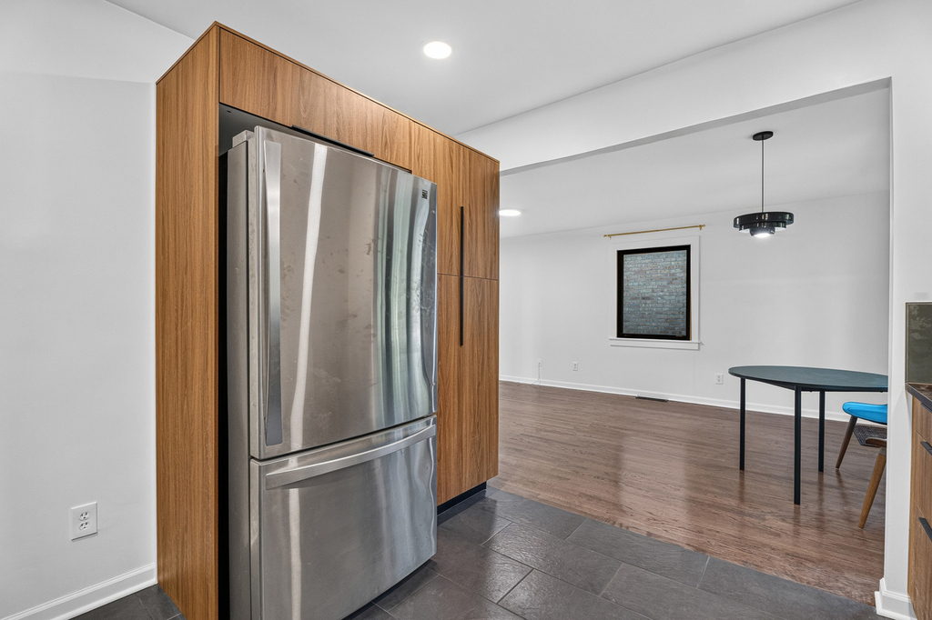 1622 Dempster Street - Photo 2