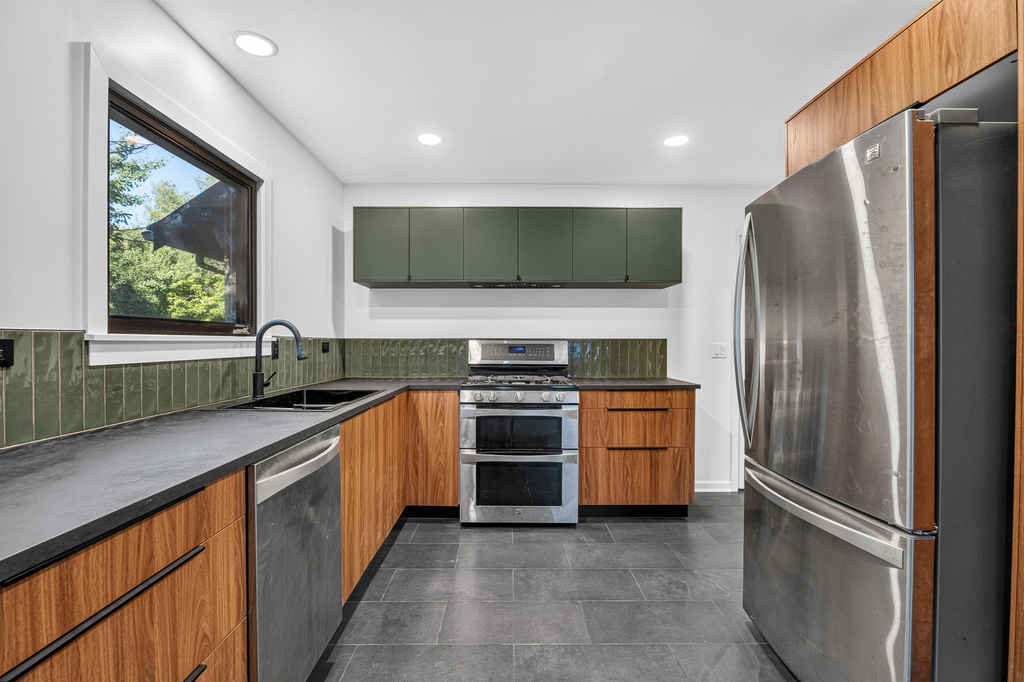 1622 Dempster Street - Photo 1