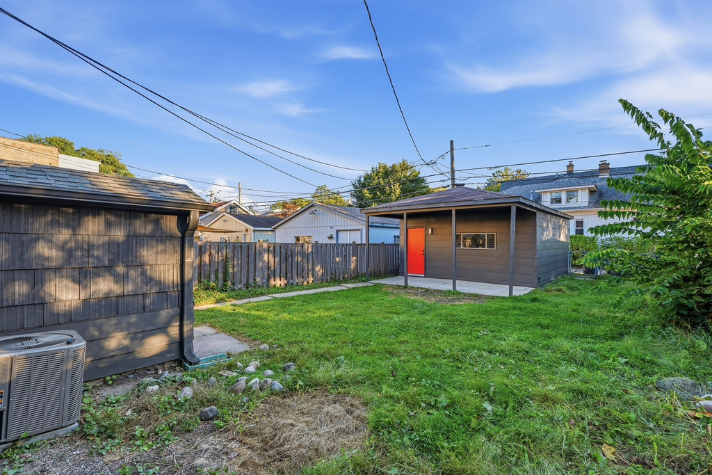 1622 Dempster Street - Photo 36