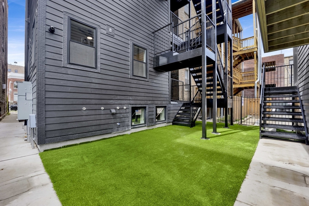 3641 N Wilton Avenue - Photo 2