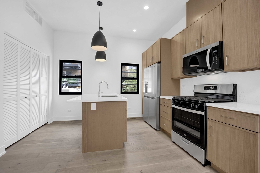 3641 N Wilton Avenue - Photo 3