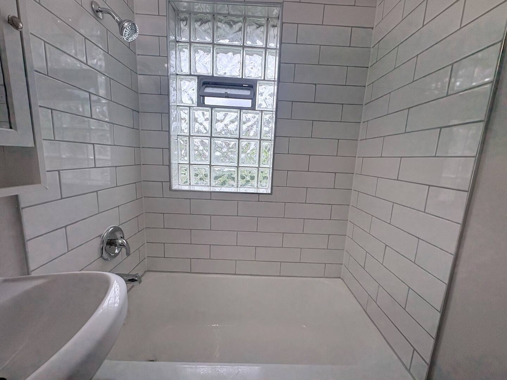 2508 S 11th Avenue - Photo 1