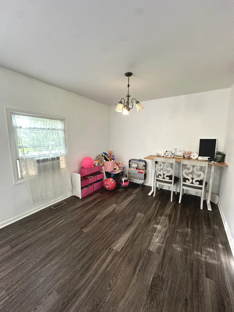 18017 Sayre Avenue - Photo 10