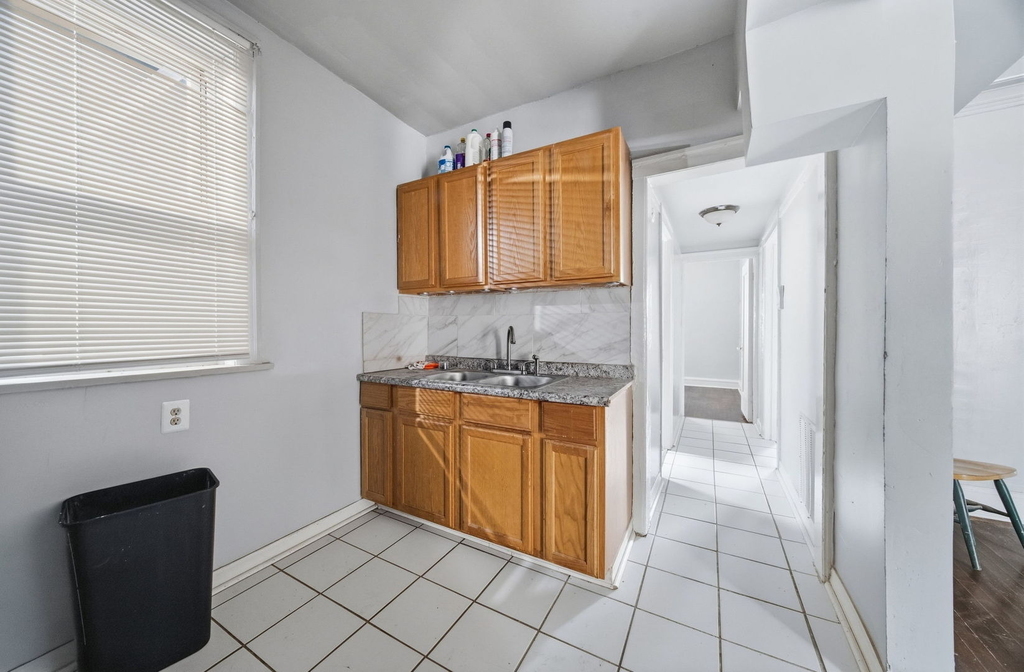 7913 S Laflin Street - Photo 12
