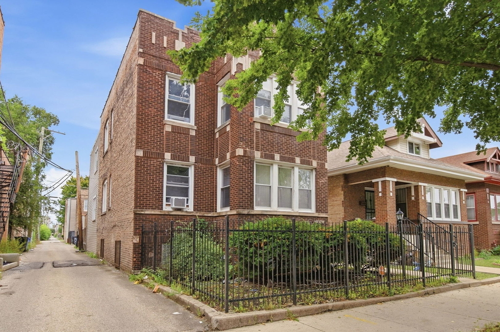 7913 S Laflin Street - Photo 9