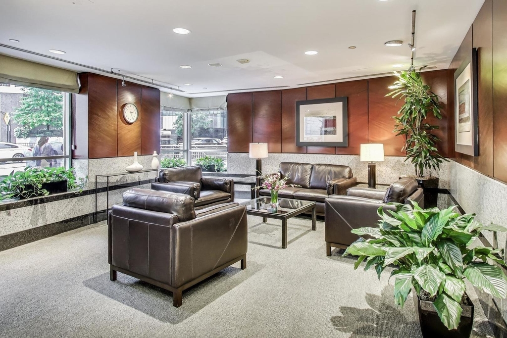 440 N Wabash Avenue - Photo 1