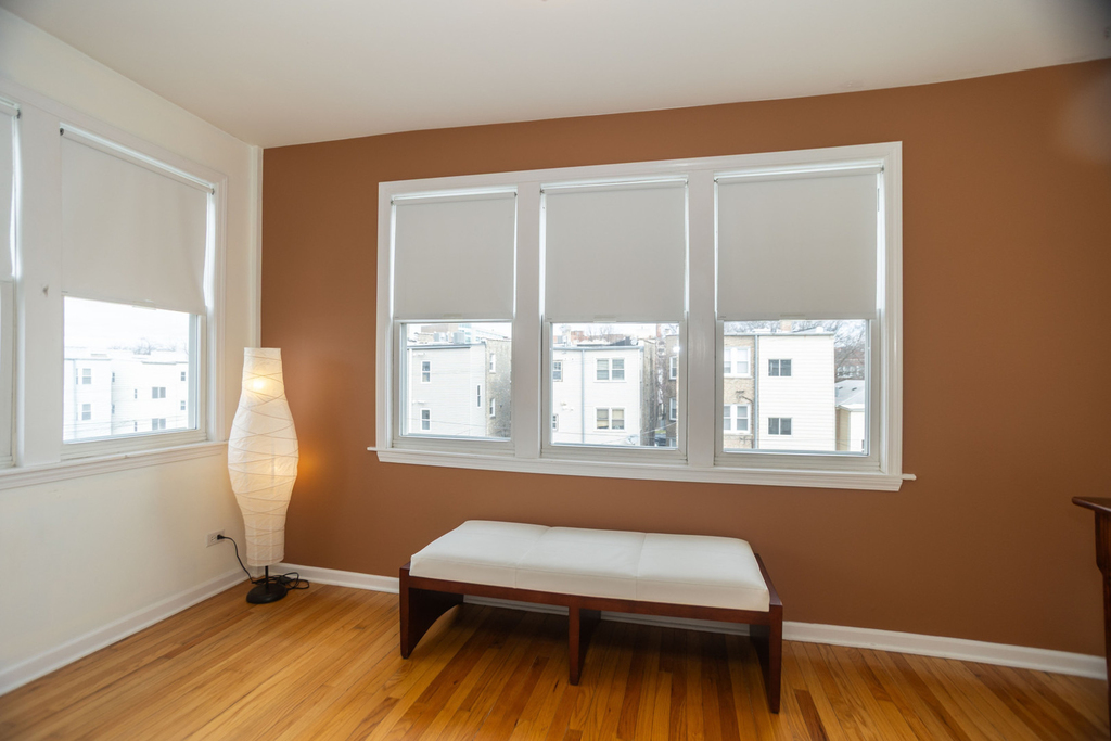 2734 W Argyle Street - Photo 13
