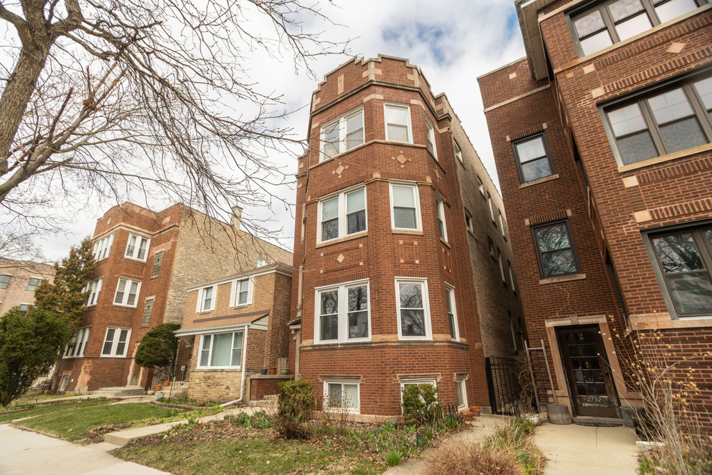 2734 W Argyle Street - Photo 0
