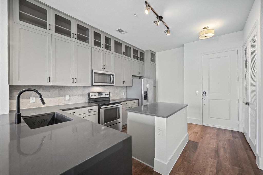 1508 Blodgett Street - Photo 5