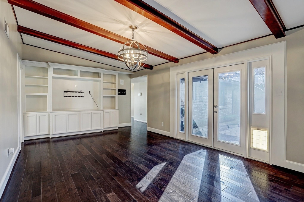2202 Robinhood - Photo 3