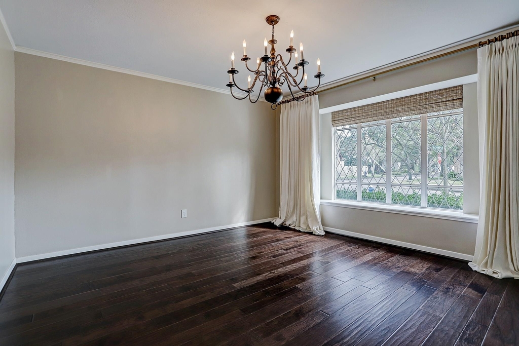 2202 Robinhood - Photo 2