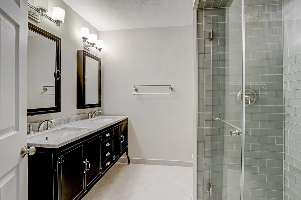 2202 Robinhood - Photo 10