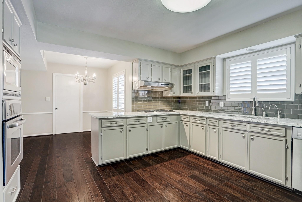2202 Robinhood - Photo 6