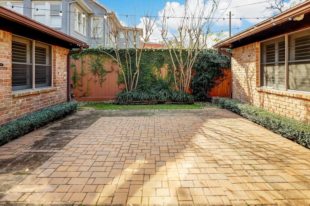 2202 Robinhood - Photo 13