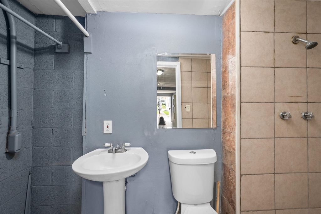 2631 Oakcliff Street - Photo 2