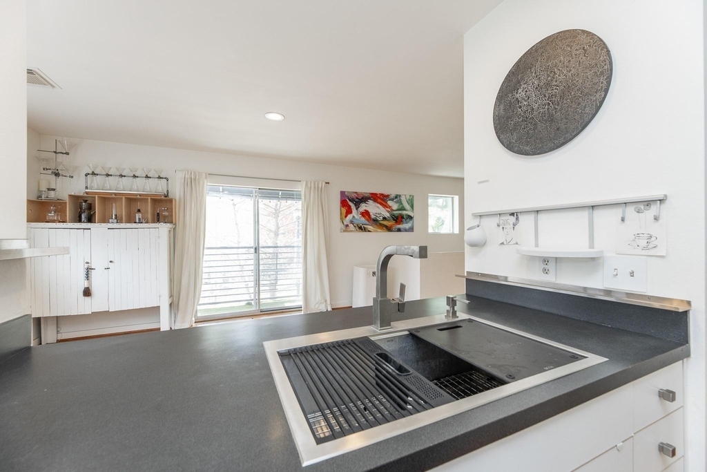 2714 Chenevert Street - Photo 18