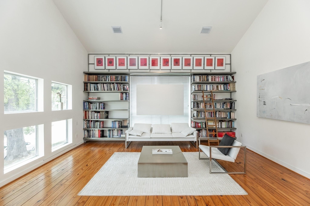 2714 Chenevert Street - Photo 10