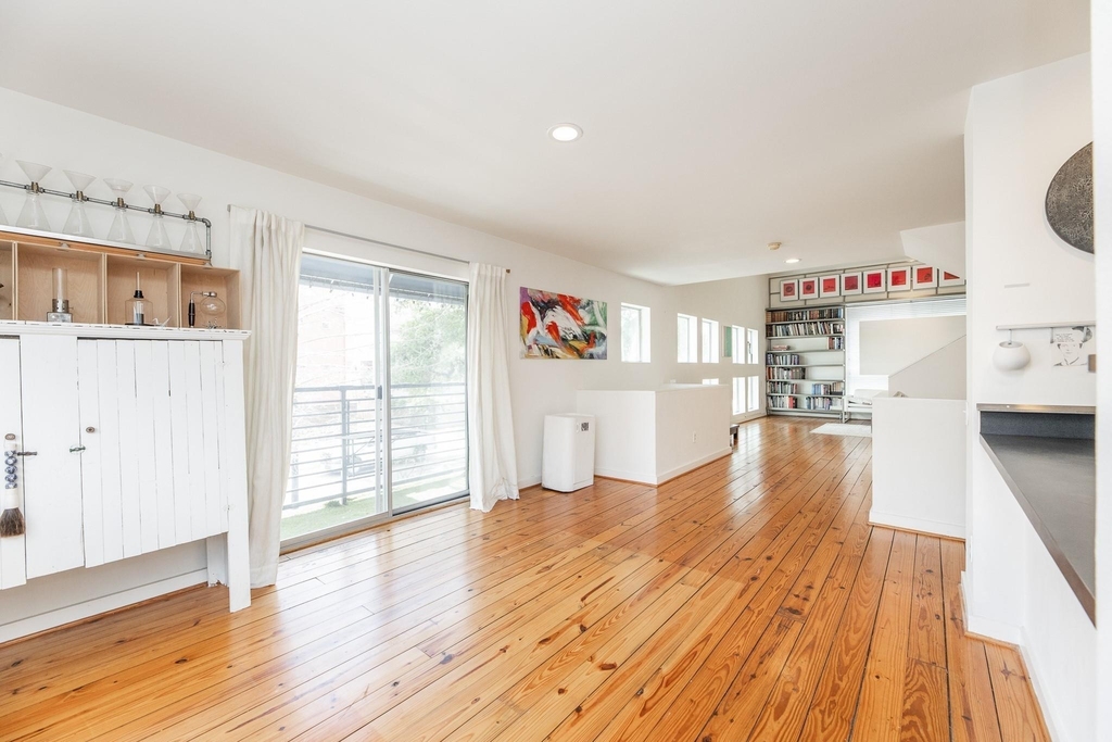 2714 Chenevert Street - Photo 17