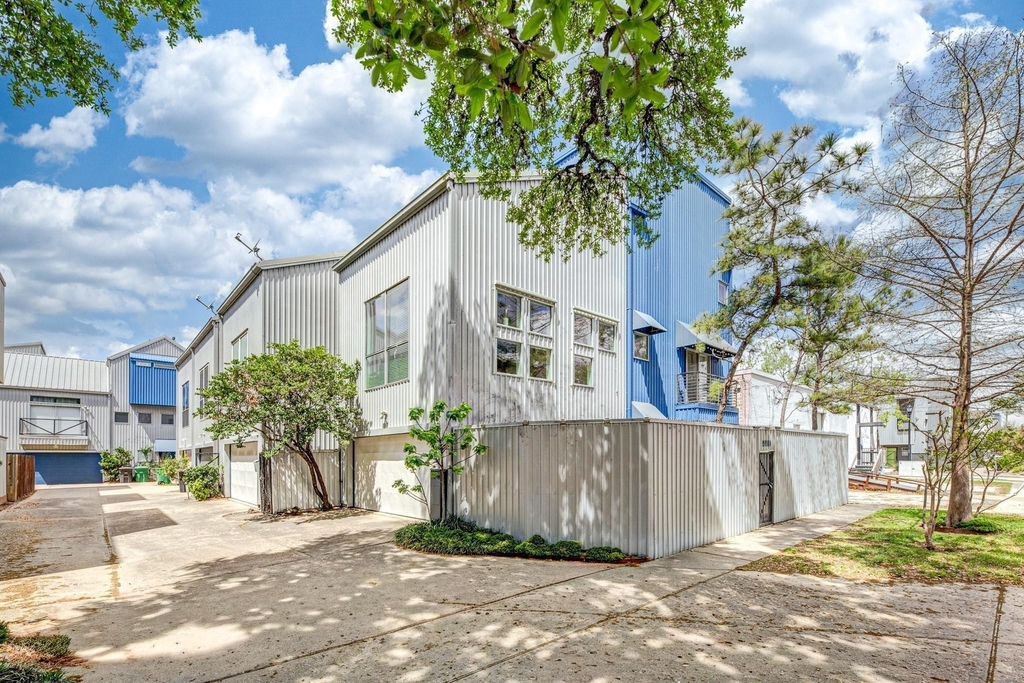 2714 Chenevert Street - Photo 1