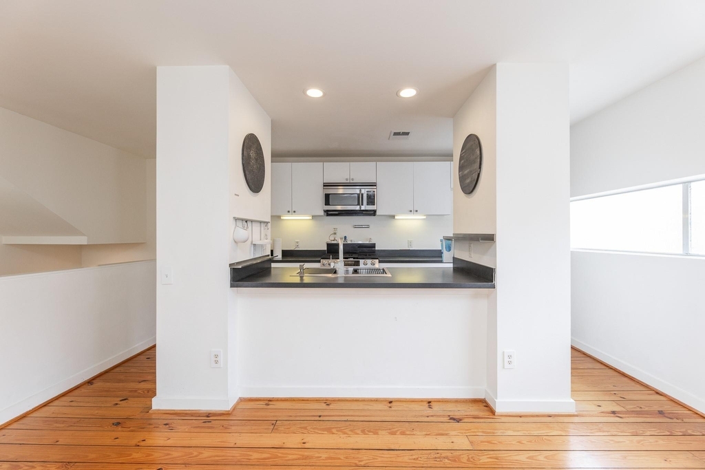 2714 Chenevert Street - Photo 16