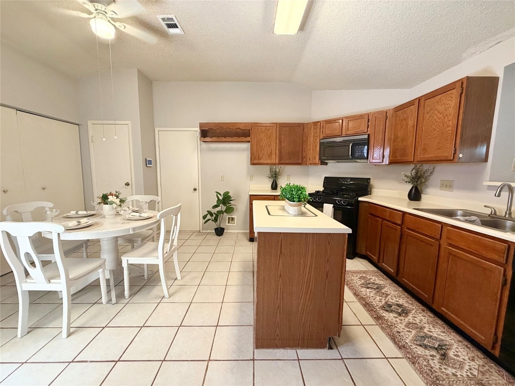 4615 Leicester Way - Photo 7