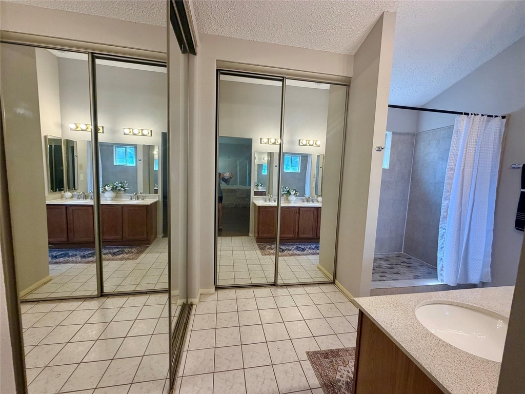 4615 Leicester Way - Photo 14
