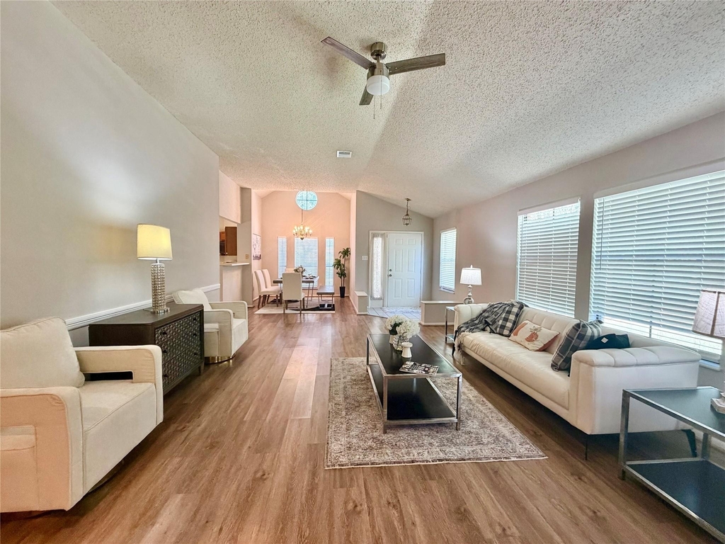 4615 Leicester Way - Photo 2