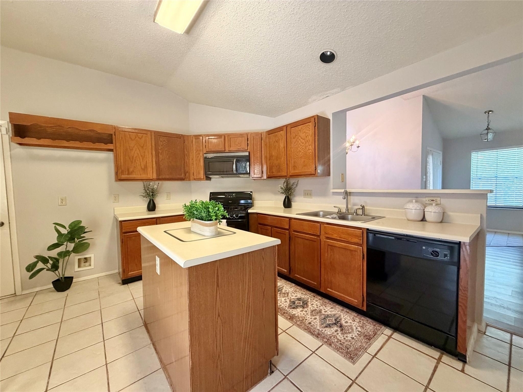 4615 Leicester Way - Photo 6